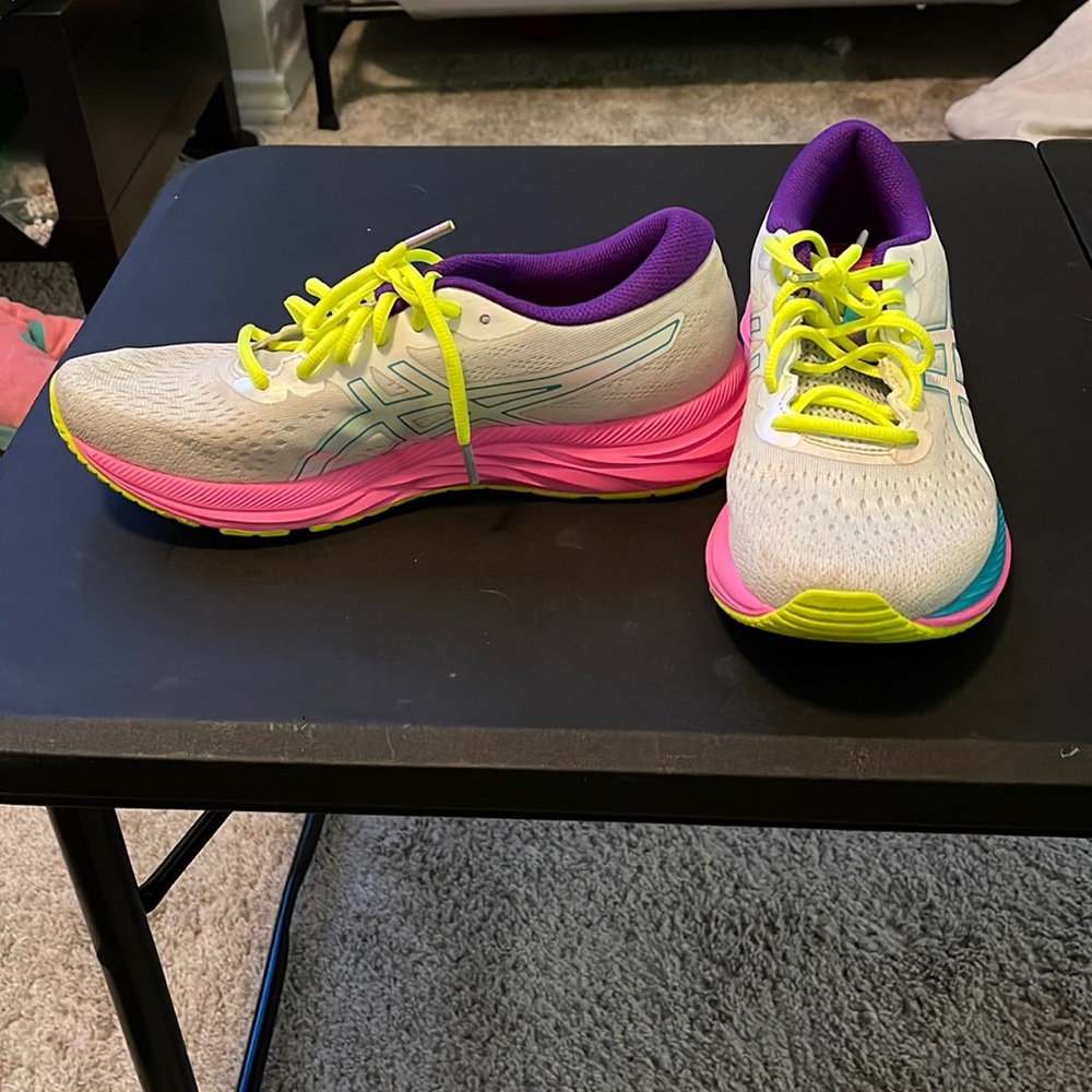 Neon sneaker